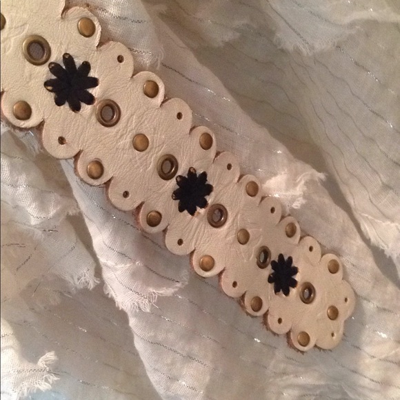 Creamy White Leather Hippie Belt Flowers Scallops - Picture 2 of 4